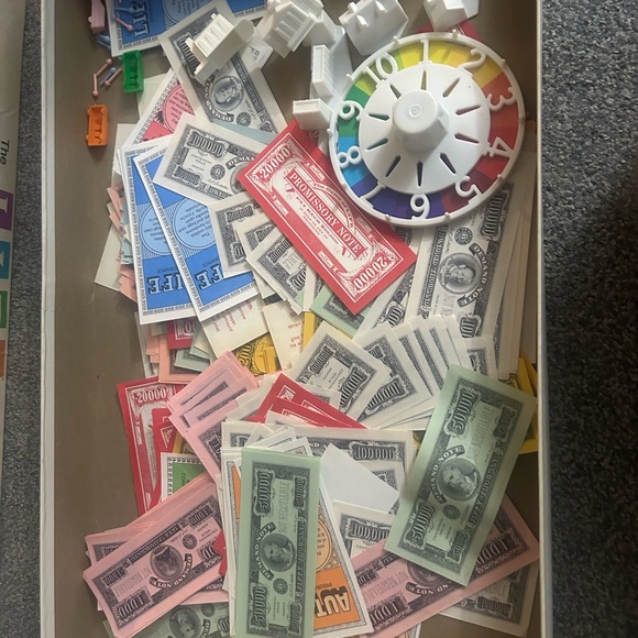 The Game of Life Family Board Game - 1991 Edition - Picture 5 of 6